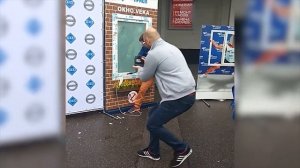 стеклопакет был вклеен в створку окна при помощи 2 Компонентного клея Puraflex 9270