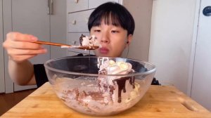 케이크 한판에 9,980원! 이마트 경제적케이크 초코크런치케이크 우유에 말아서 먹기 Chocolate Cake Mukbang