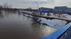 ✅️ Спасают посёлок как могут!/ Вода с полей прибывает /