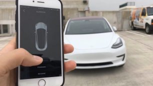 Tesla Model 3 научилась въезжать и выезжать из гаража без водителя
