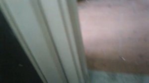 Нажимаю на кнопку открытия дверей в лифте ЩЛЗ во время движения