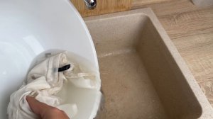 Как отстирать желтые пятна от пота?
