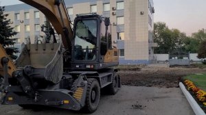 Первый рабочий день экскаватор китайский xcmg xe180wd.mp4