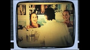 Попугай Кеша: Живу хорошо. Пью джус, своя машина, личный шафер