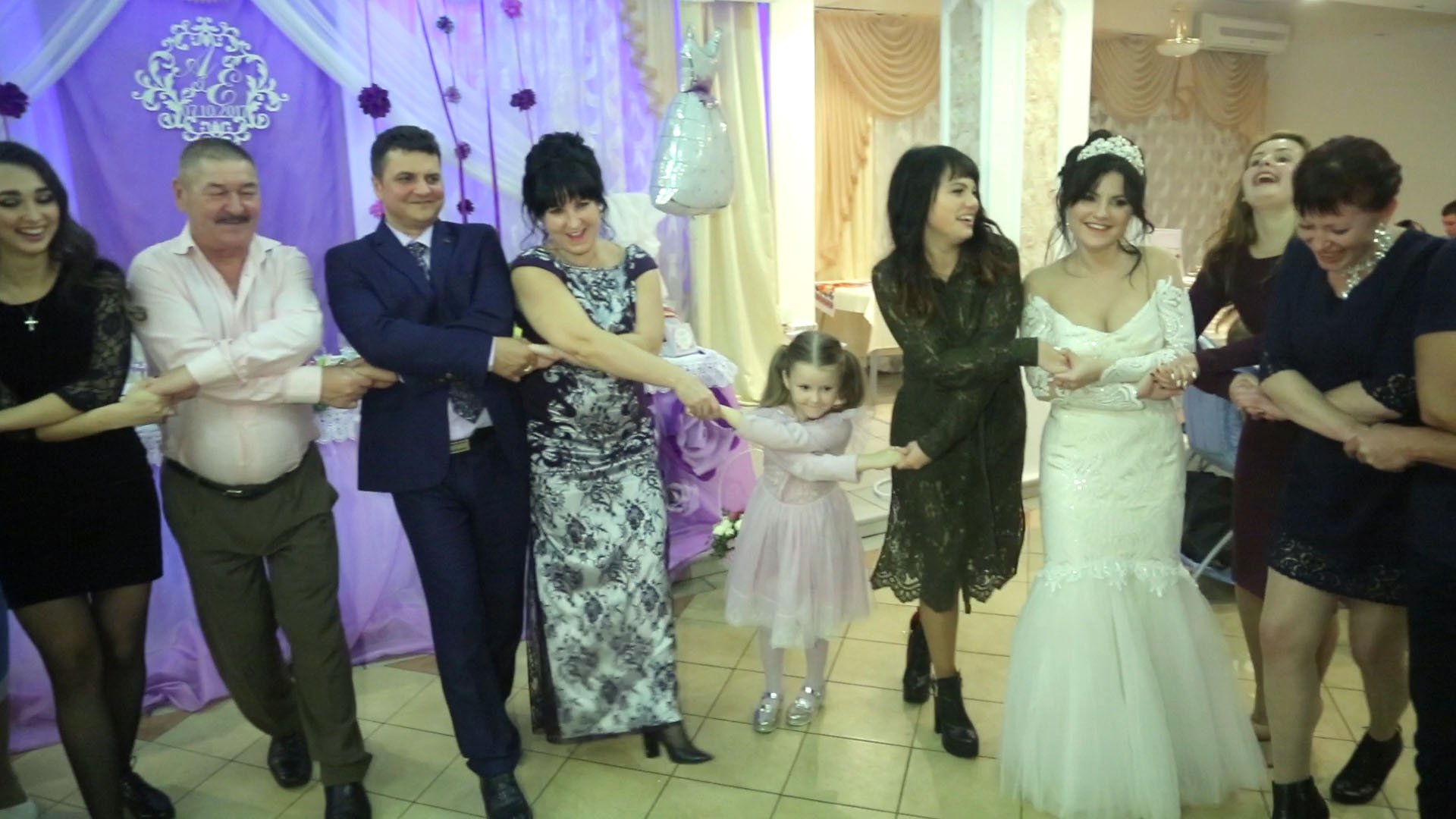 Очень весёлая свадьба смотреть онлайн