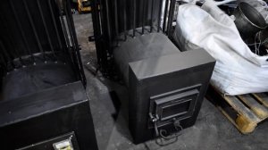 банная печь с газовой горелкой и дверкой со стеклом