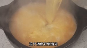 皇帝龙炖老母鸡汤，立冬来一碗2988的龙凤大补汤，任督二脉都打通了，吃了要流鼻血吧！#小文哥吃吃吃  #皇帝龙