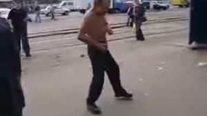 Сасовский бомж показывает секретные приёмы из мортал комбат!