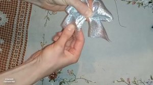 БАНТИКИ из ЛЕНТ на ЕЛКУ. Как сделать бант своими руками.