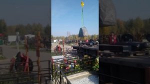 Установка Эксклюзивного памятника на могилу с помощью крана