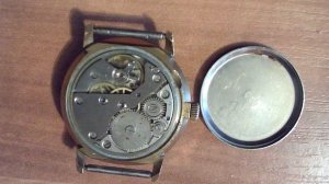 Часы Ракета 2609. Россия, 90-е годы! Механизм позднего типа без накладки на анкерном колесе.