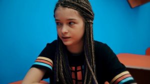 УЧИЛКА ВРЕЗАЛАСЬ В МАШИНУ ДИРЕКТРИСЫ!!!