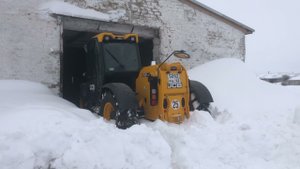 JCB 531-70 выезжаю из гаража)
