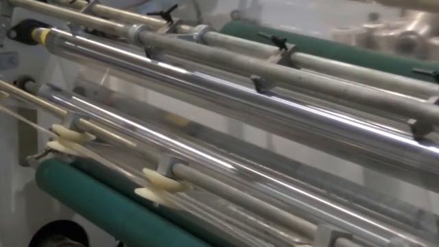 Работа плоскощелевого экструдера для производства стрейч-пленки