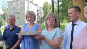 Торжественная встреча молодых на свадебном застолье