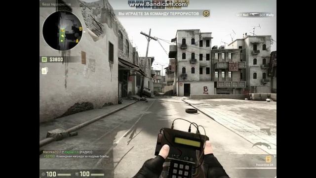 Девушка играет в CS-GO (Обучение + боты)