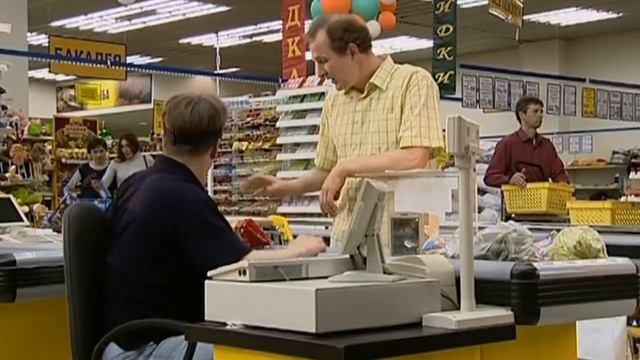 Случай на кассе | 6 кадров смотреть онлайн