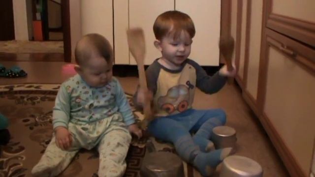 Леша играет на барабане смотреть онлайн