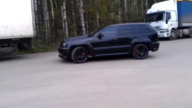 Grand Cherokee srt-8 рвёт с места! смотреть онлайн