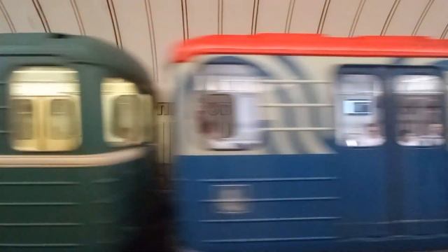 Прибытие Номерного 81-717.5М/714.5М на станцию метро Петровско-Разумовская смотреть онлайн