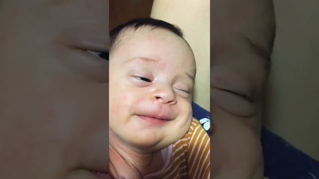 Новорожденный улыбается Newborn baby smiling ❤️