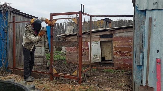 We are from Russia. Простейший замок- защёлка на калитку. Загон для птицы готов. смотреть онлайн