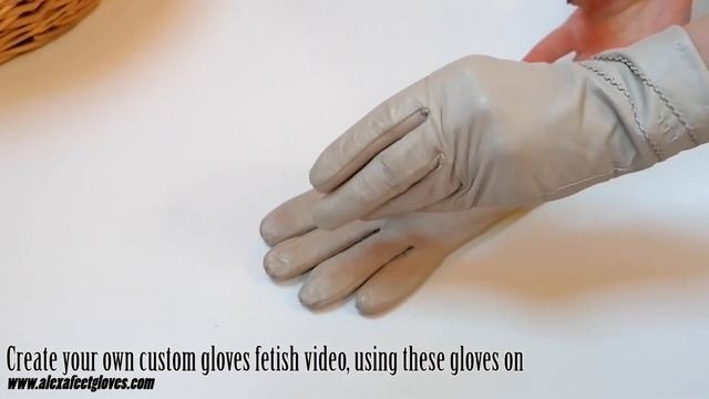 Putting on 20+ Leather, Latex and Rubber Gloves смотреть онлайн