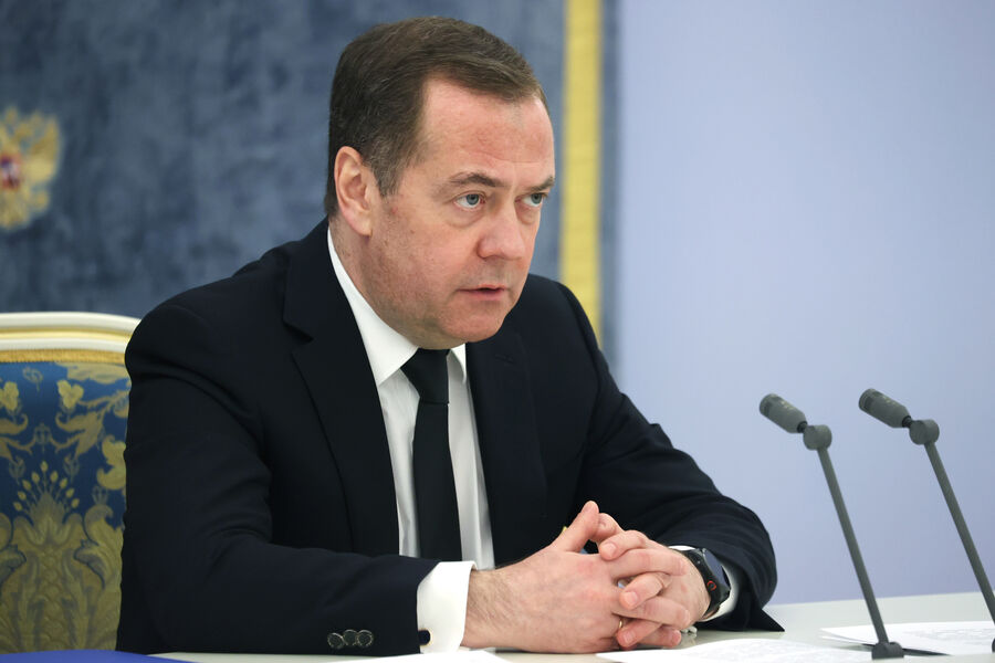 Медведев заявил о недопустимости навязывания другим странам своих подходов