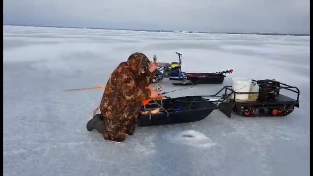 Эстония. Пярну. Рыбаки. Мотосани.Трещина. смотреть онлайн