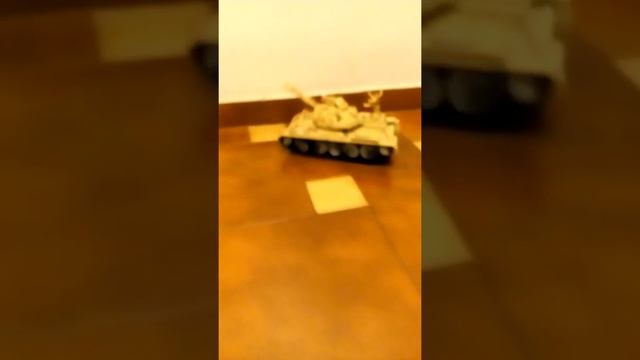 Tanque de guerra de juguete con movimiento luz y sonido