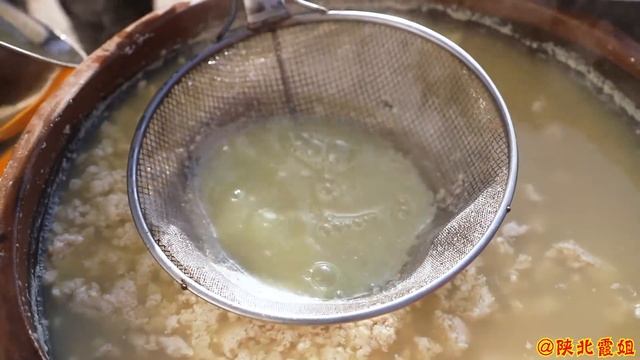 【陕北霞姐】20斤豆子泡好了，霞姐做农村传统老豆腐，1天磨30斤，豆香味十足！ смотреть онлайн