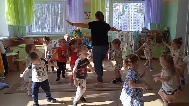 игра 4D #дети#движение#двор#дружба "Покружились-превратились", вторая младшая группа смотреть онлайн