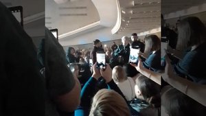 Шаман БКЗ СПб 03.03.23 караоке улетай. остановился около нашего ряда