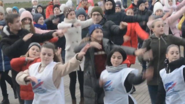 Танцевальный флешмоб, посвященный Дню народного единства от ОО "Молодая Республика" смотреть онлайн