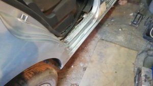 Volkswagen Touran. Замена сгнивших порогов на машине 2007-ого года выпуска.