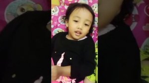 Ainina pakai baju Unicorn
