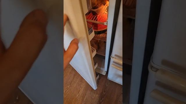 Почему дверь не закрывается у холодильника.