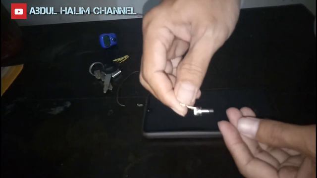 HOW TO REMOVE BROKEN HEADPHONE PLUG AUDIO JACK FROM HANDPHONE -SUB TITEL INDONESIA смотреть онлайн