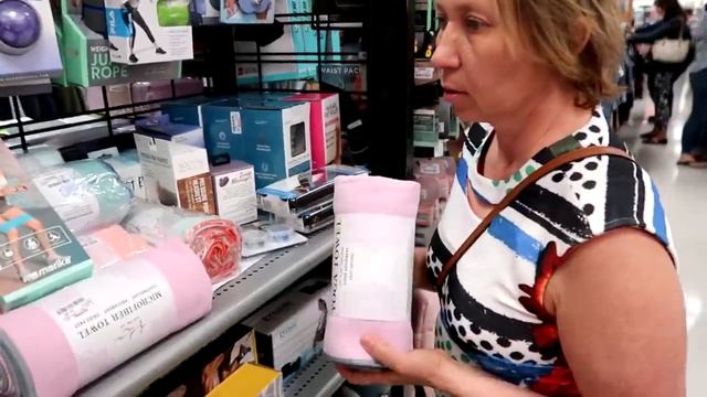 ПОЗДРАВЛЯЕМ С 8 МАРТА.ПОКУПАЕМ ПОДАРКИ смотреть онлайн