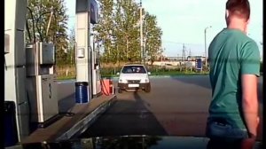 Оторвал пистолет на заправке в Колпино