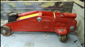 Скрытые недостатки подкатного домкрата