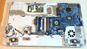 Как разобрать и почистить ноутбук Toshiba Satellite C850 (disassemble Toshiba Satellite C850)