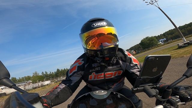 На мотоцикле BMW. Круг на картодроме Лидер.