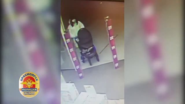 Переодетый в молодую маму красноярец вывозил краденое из магазина в детской коляске смотреть онлайн