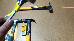 Молоток каменщика Estwing 16 унций, сравниваю с ручками молотков Dewalt и Kraftool.