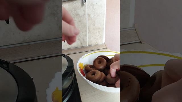 Шоколадные пончики в мультипекаре чудо -печь UNIT UDM-3020 очень быстро и вкусно!☺️ смотреть онлайн