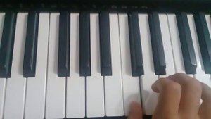 как играть "Отряд самоубийц "на пианино 😉😉😉