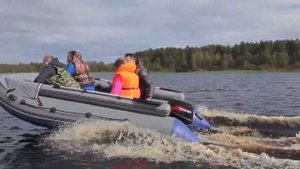Angler Reef 390 F Triton с килем тримаран и высокими ходовыми характеристиками