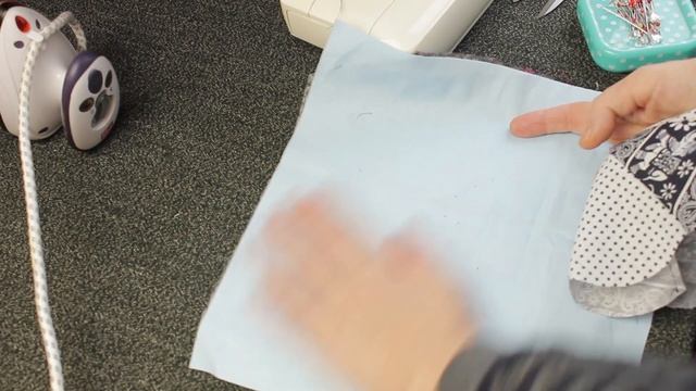 Из лоскутков разных тканей шью красоту просто, без окантовки. смотреть онлайн