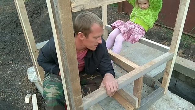 Дачный туалет своими руками.Туалет из вагонки..mp4 смотреть онлайн
